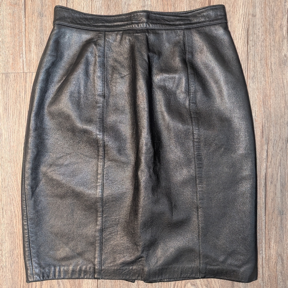St. John Collection By Marie Gray Black Leather Skirt